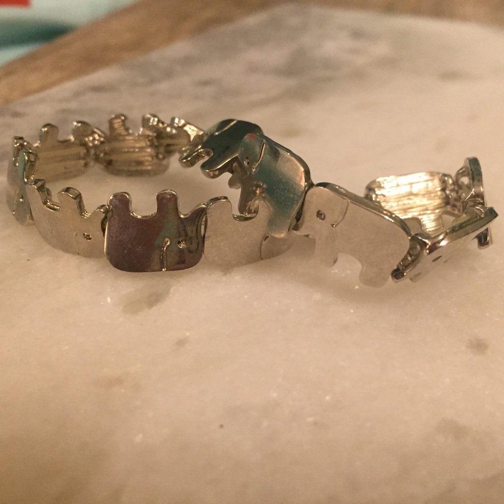 NWOT!! Ivory Ella Like Elephant bracelet
